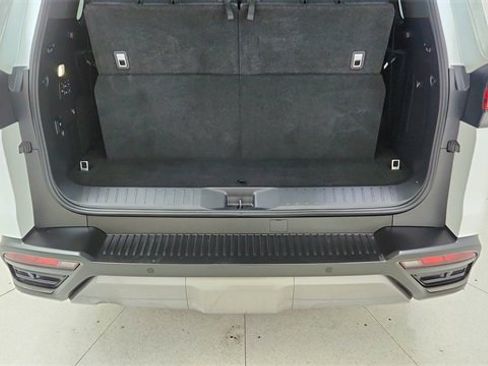 Used 2023 Lexus LX 600 4WD w/ Luxury Package image 14