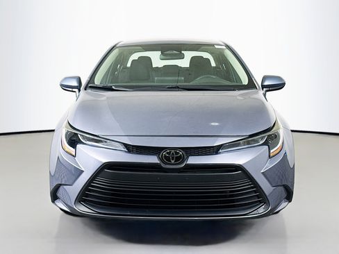 Used 2023 Toyota Corolla LE image 2
