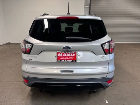 Used 2018 Ford Escape SE w/ SE Sport Appearance Package image 4