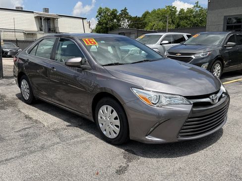 Used 2016 Toyota Camry LE FWD image 6