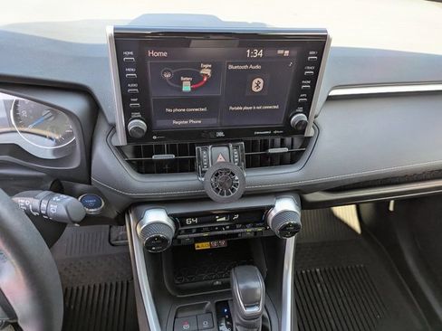 Used 2022 Toyota RAV4 XLE Premium image 14