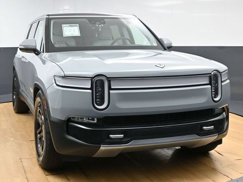 Used 2023 Rivian R1S Adventure AWD/4WD image 3