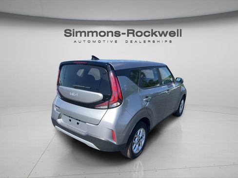 Used 2025 Kia Soul LX w/ LX Technology Package FWD image 5