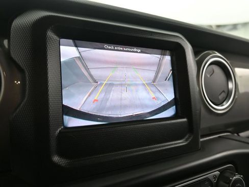 Used 2021 Jeep Wrangler Unlimited Sahara image 34