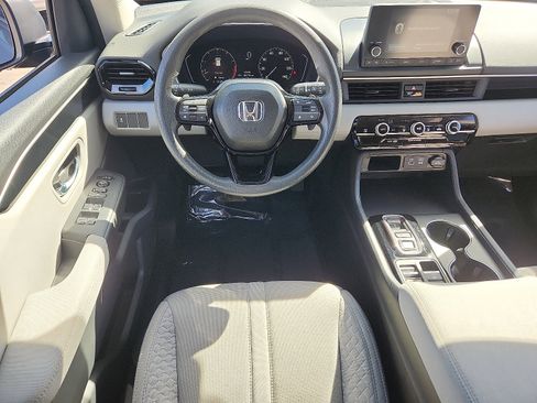 Used 2023 Honda Pilot LX image 11