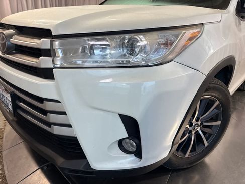 Used 2017 Toyota Highlander XLE AWD/4WD image 7