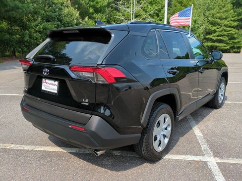 Used 2020 Toyota RAV4 LE AWD/4WD image 4
