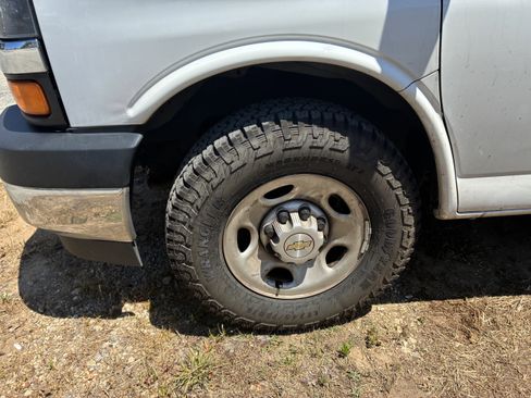 Used 2025 Chevrolet Express 3500 w/ Power Convenience Package RWD image 5