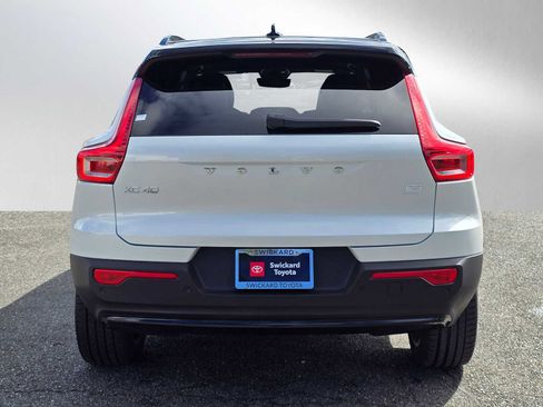 Used 2023 Volvo XC40 Recharge Plus image 6