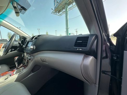 Used 2012 Toyota Highlander Limited w/ Tow Pkg FWD image 20
