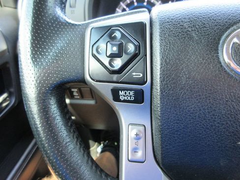 Used 2018 Toyota 4Runner SR5 AWD/4WD image 25