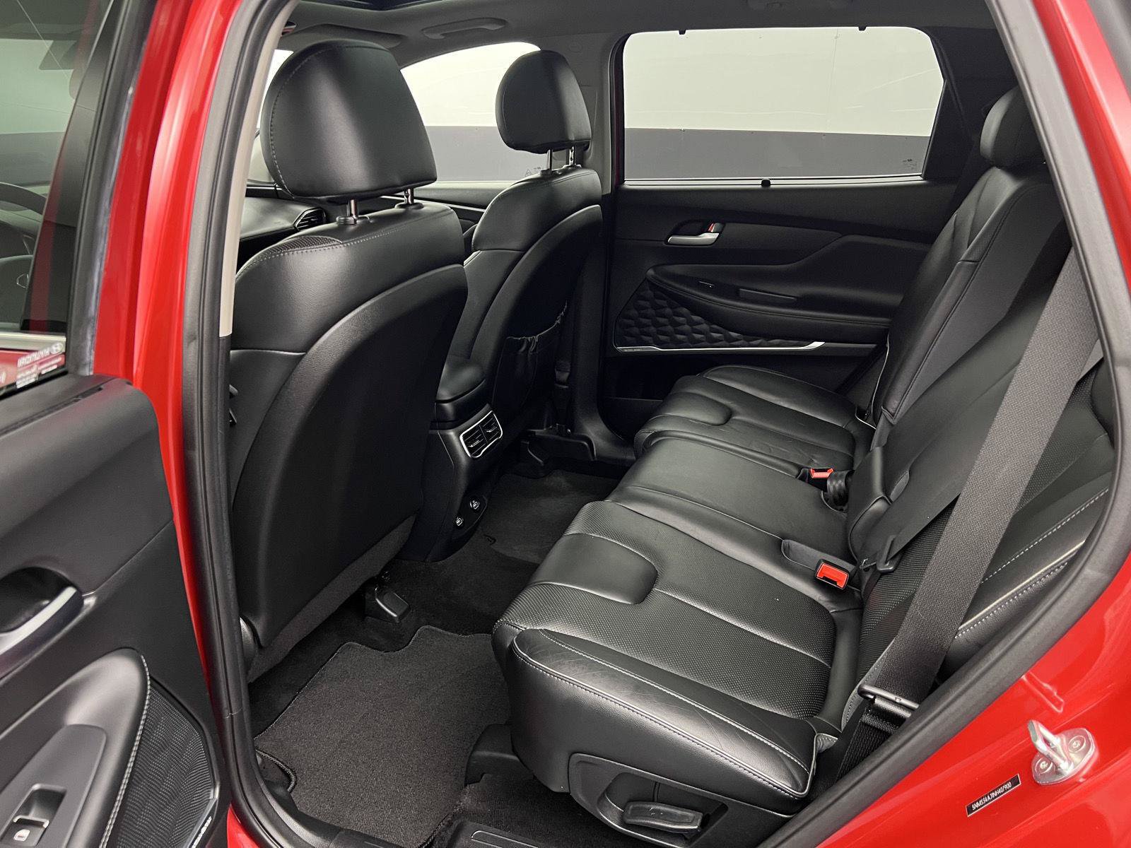 Used 2022 Hyundai Santa Fe SEL w/ Convenience + Premium Package FWD image 18