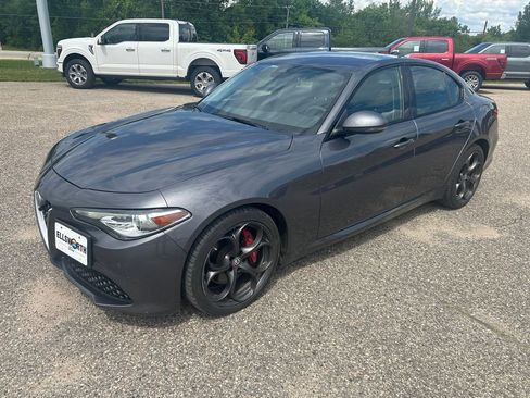 Used 2017 Alfa Romeo Giulia Ti w/ TI 19" Sport Package AWD/4WD image 3