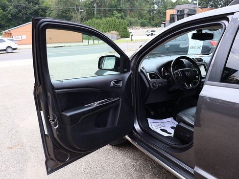 Used 2014 Dodge Journey Crossroad w/ Flexible Seating Group FWD image 11