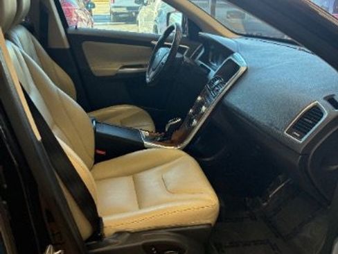 Used 2016 Volvo XC60 T5 Premier w/ Proximity Package image 29