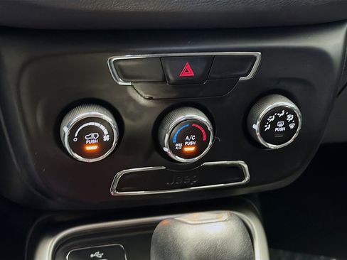 Used 2018 Jeep Compass Latitude image 10