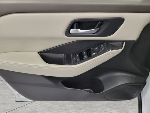 Used 2025 Nissan Rogue SV image 26