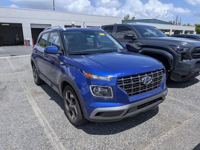Used 2023 Hyundai Venue Limited w/ Cargo Package