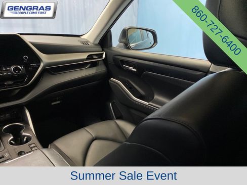 Used 2023 Toyota Highlander XLE AWD/4WD image 31