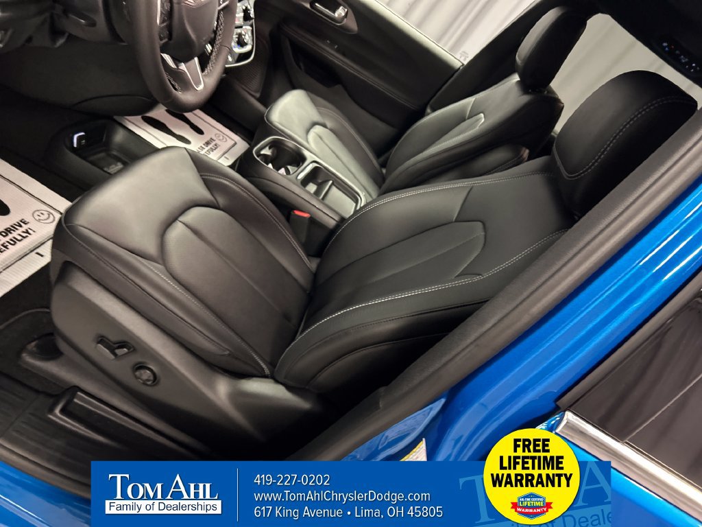 New 2027 Chrysler Pacifica Select FWD image 10