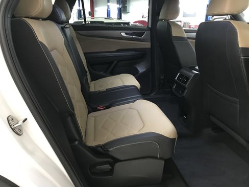 Used 2024 Volkswagen Atlas Cross Sport SE image 13