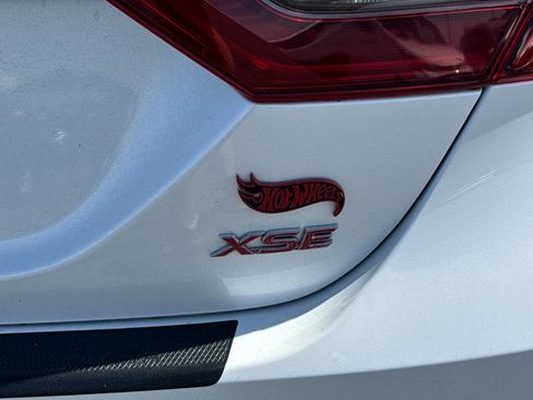 Used 2021 Toyota Camry XSE FWD image 7