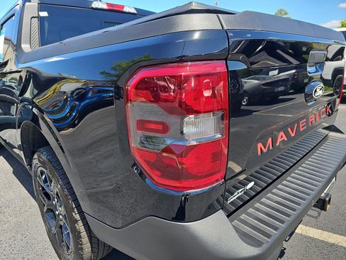 Used 2025 Ford Maverick Lariat w/ Black Appearance Package image 32