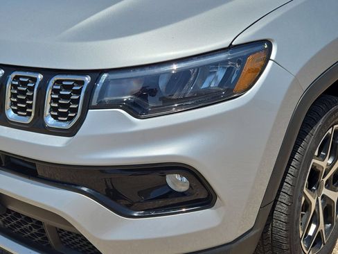 Used 2025 Jeep Compass Limited AWD/4WD image 9