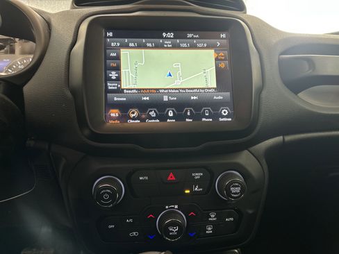 Used 2022 Jeep Renegade Latitude w/ Convenience Group image 3