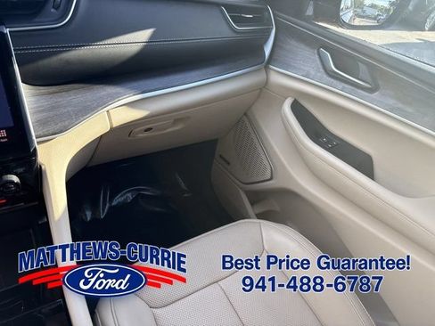 Used 2022 Jeep Grand Cherokee L Limited w/ Luxury Tech Group II RWD image 25