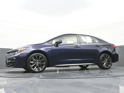 Used 2025 Toyota Corolla SE image 45