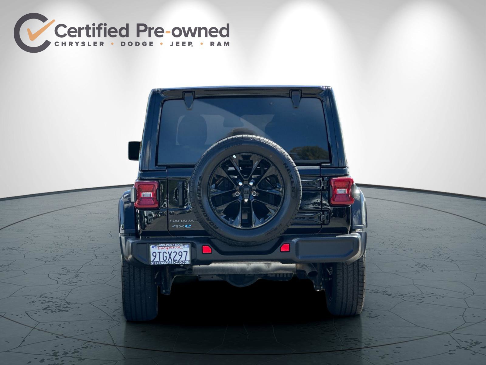 Used 2025 Jeep Wrangler Unlimited Sahara AWD/4WD image 5