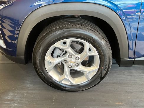 Used 2024 Chevrolet Trax LS w/ LS Convenience Package FWD image 5