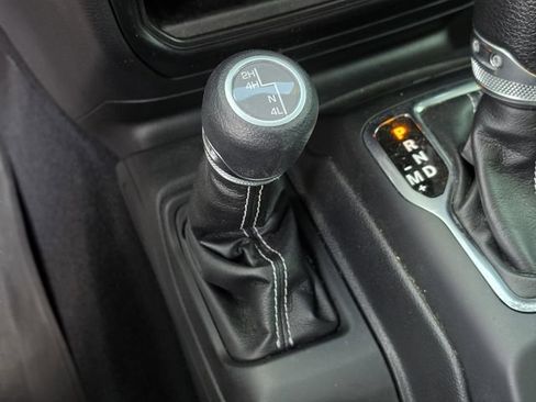 Used 2023 Jeep Gladiator Overland w/ LED Lighting Group AWD/4WD image 26