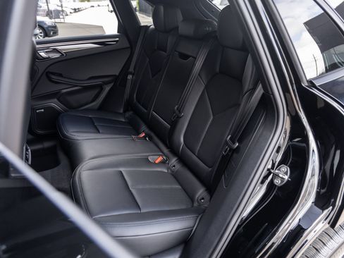 Certified 2026 Porsche Macan AWD/4WD image 37