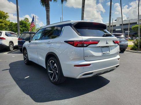 Used 2023 Mitsubishi Outlander 4WD Plug-In Hybrid image 6
