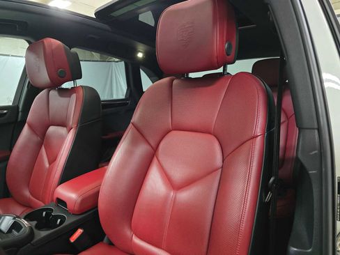 Used 2024 Porsche Macan image 24