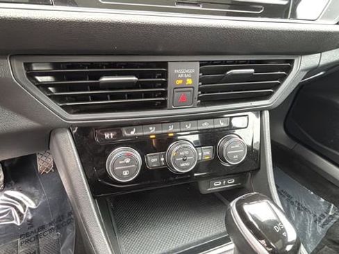 Used 2024 Volkswagen Jetta SE image 31