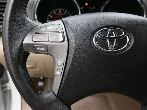 Used 2010 Toyota Highlander Limited image 2