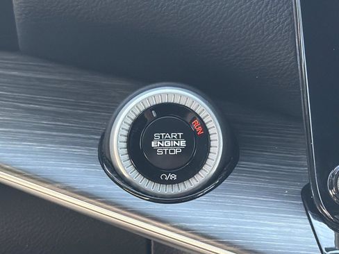 Used 2024 Jeep Wagoneer L Series II w/ Flexible Seating Group image 16