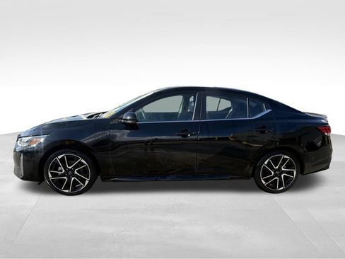 Used 2025 Nissan Sentra SR FWD image 2