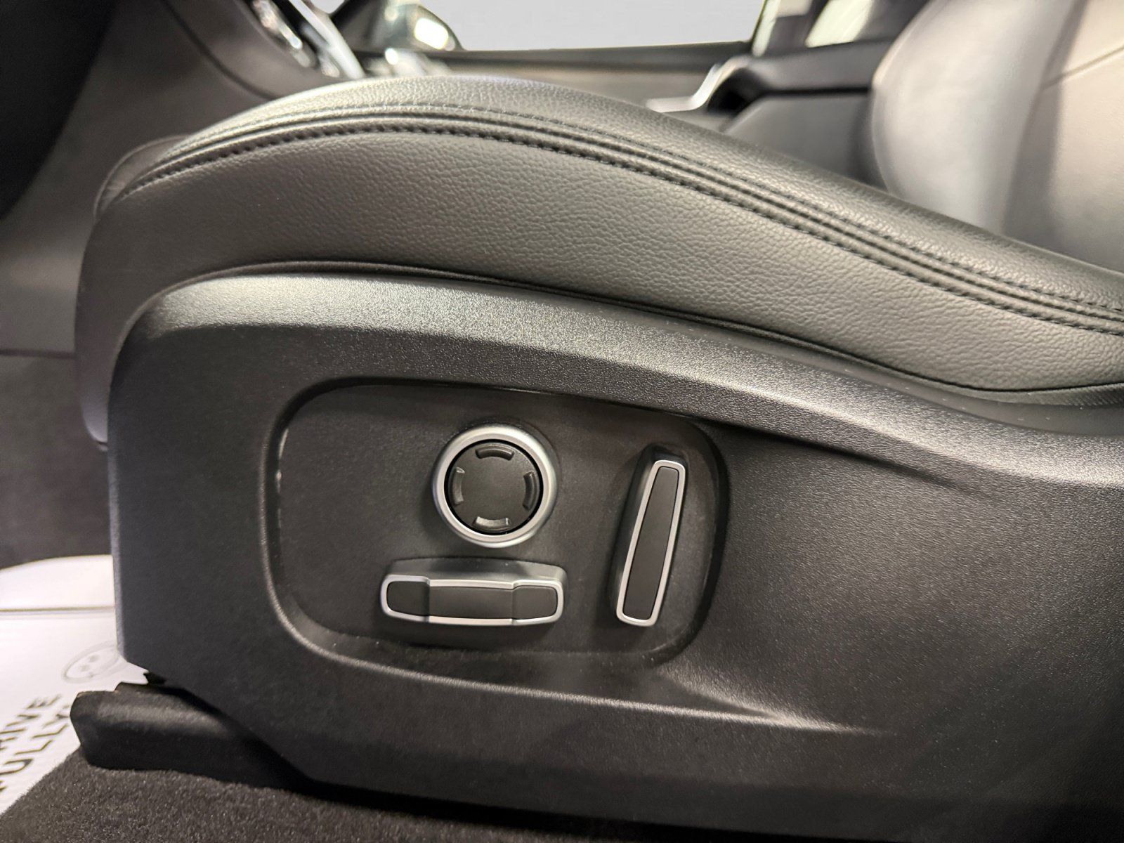 Used 2021 Jaguar F-PACE AWD/4WD image 36