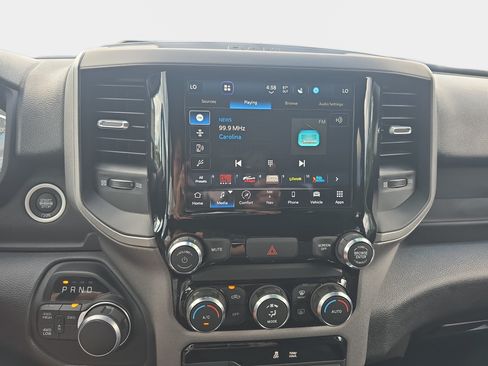 Used 2024 RAM 2500 Tradesman w/ Chrome Appearance Group AWD/4WD image 17
