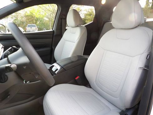 Used 2025 Hyundai Santa Cruz SE FWD image 12