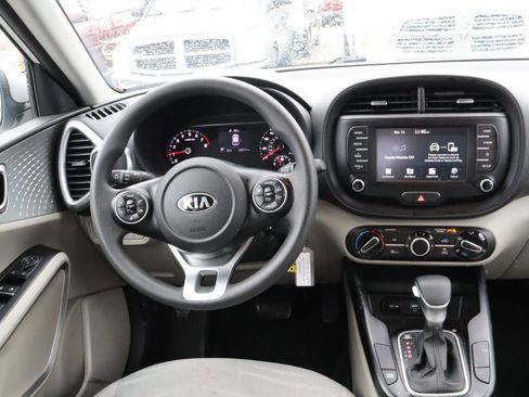 Used 2021 Kia Soul LX image 9
