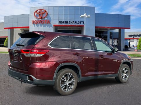 Used 2019 Toyota Highlander LE FWD image 6