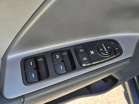 Used 2018 Kia Niro LX FWD image 21