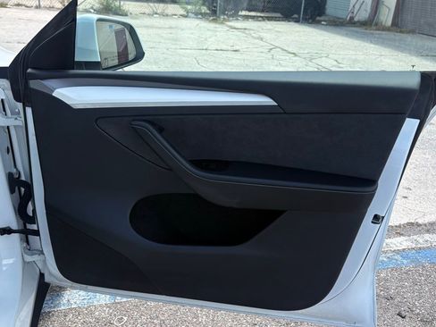 Used 2023 Tesla Model Y Long Range image 19