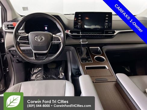 Used 2022 Toyota Sienna XLE image 26