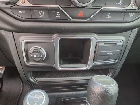 Used 2023 Jeep Gladiator Sport image 21